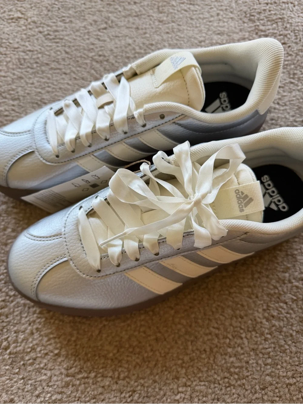 adidas women’/ Silver and White Retro Sneakers size 7.5, new with tags